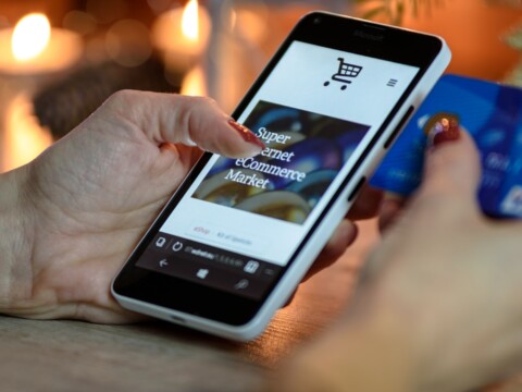 Handy mit Shopping App